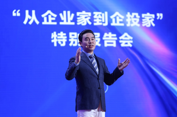 配资吧官网网站 天九企服总裁吕贵北京重磅演讲：民企破局，左手“深挖井”，右手“广布局”！